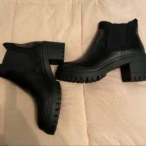 Simply Vera block heel Chelsea boot size 11